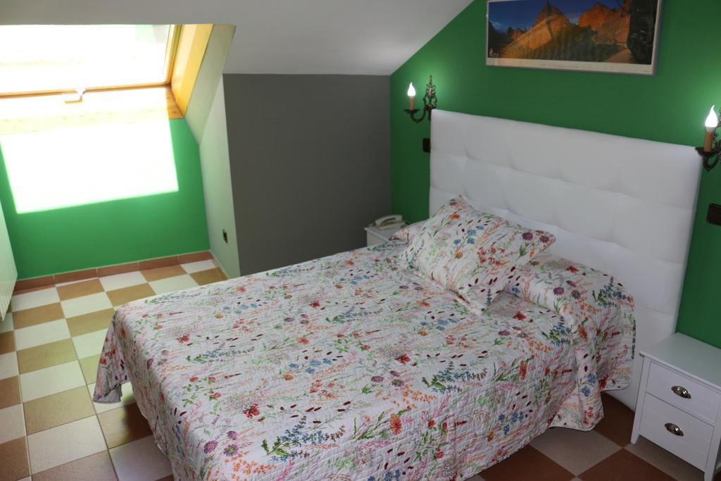 Hostal Don Jaime II Segovia Ngoại thất bức ảnh