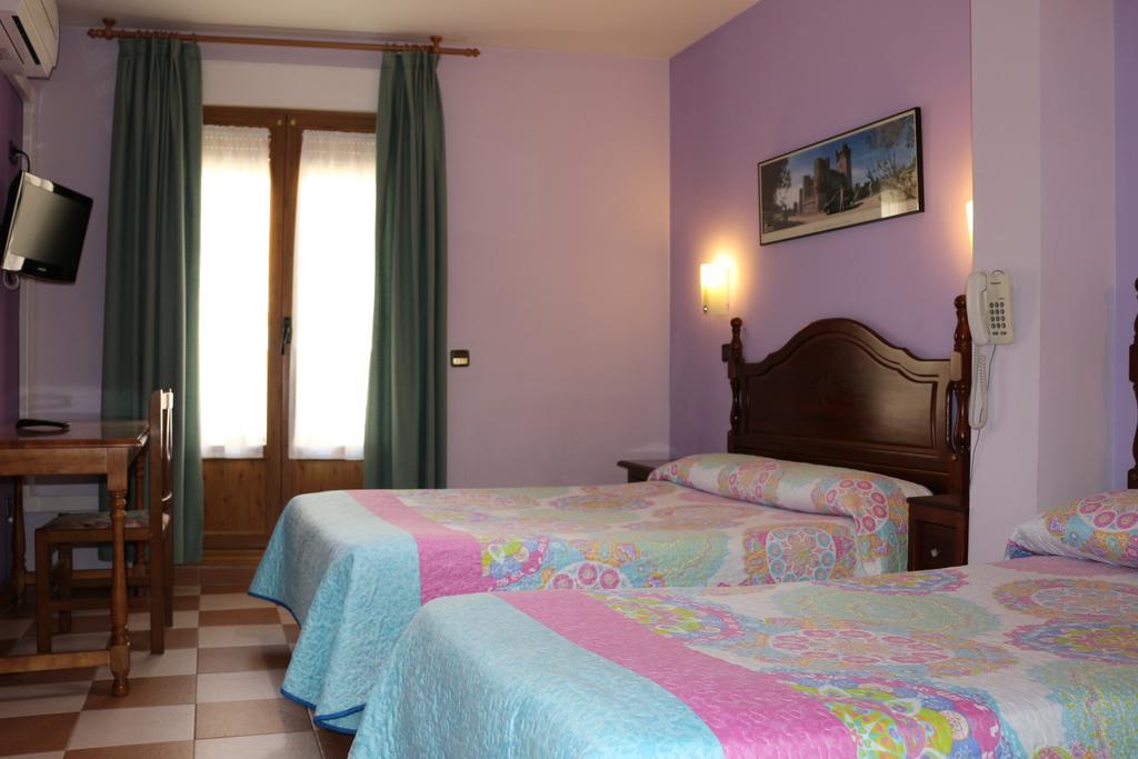 Hostal Don Jaime II Segovia Ngoại thất bức ảnh