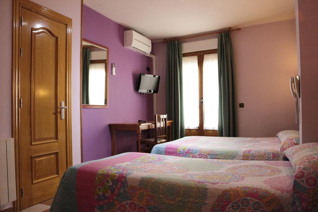 Hostal Don Jaime II Segovia Ngoại thất bức ảnh