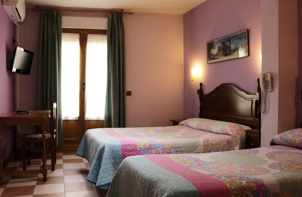 Hostal Don Jaime II Segovia Ngoại thất bức ảnh