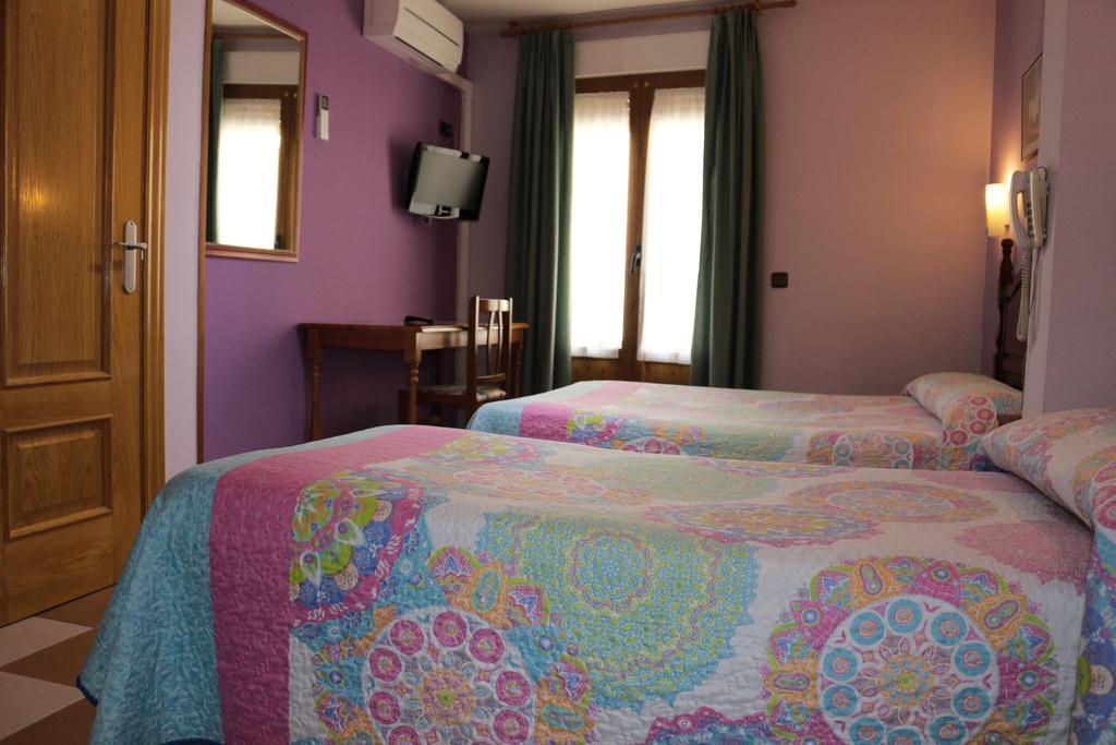 Hostal Don Jaime II Segovia Ngoại thất bức ảnh