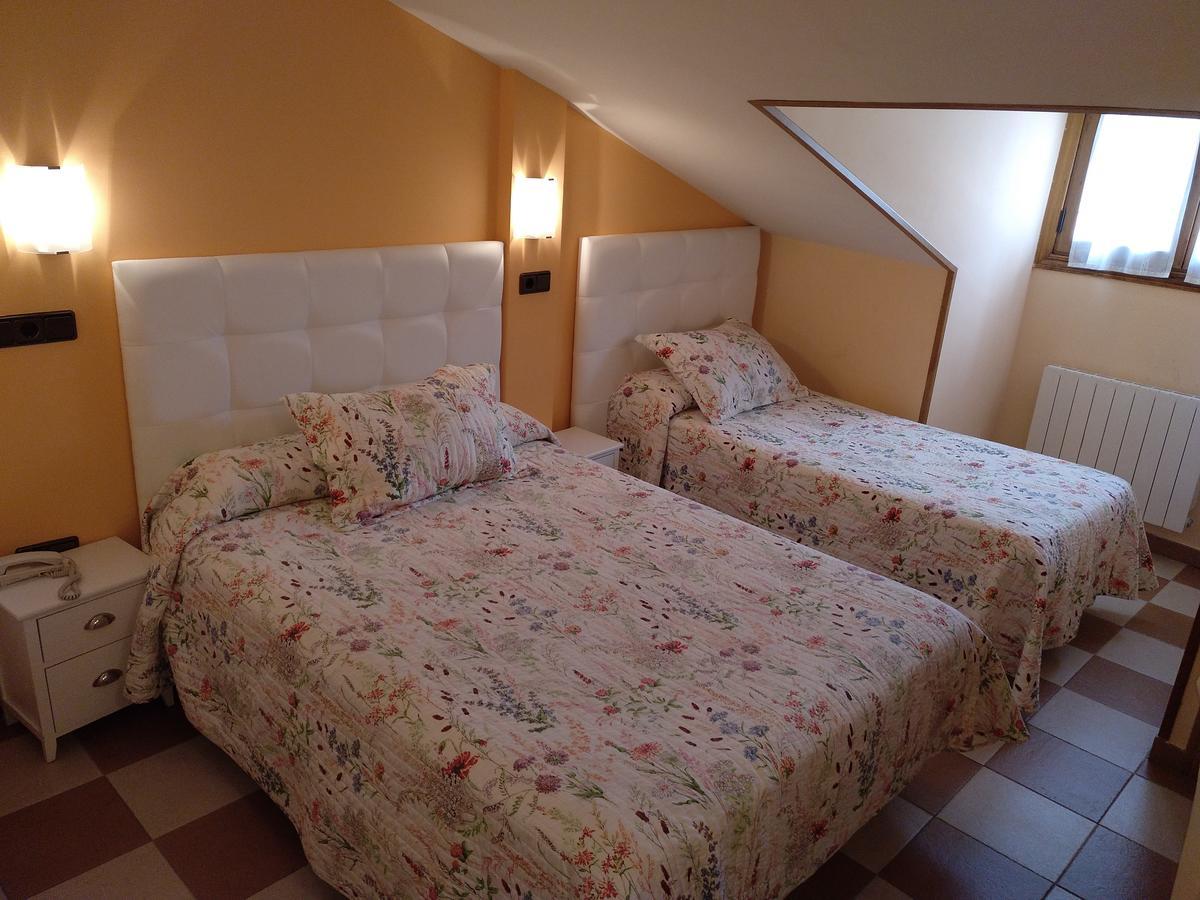 Hostal Don Jaime II Segovia Ngoại thất bức ảnh