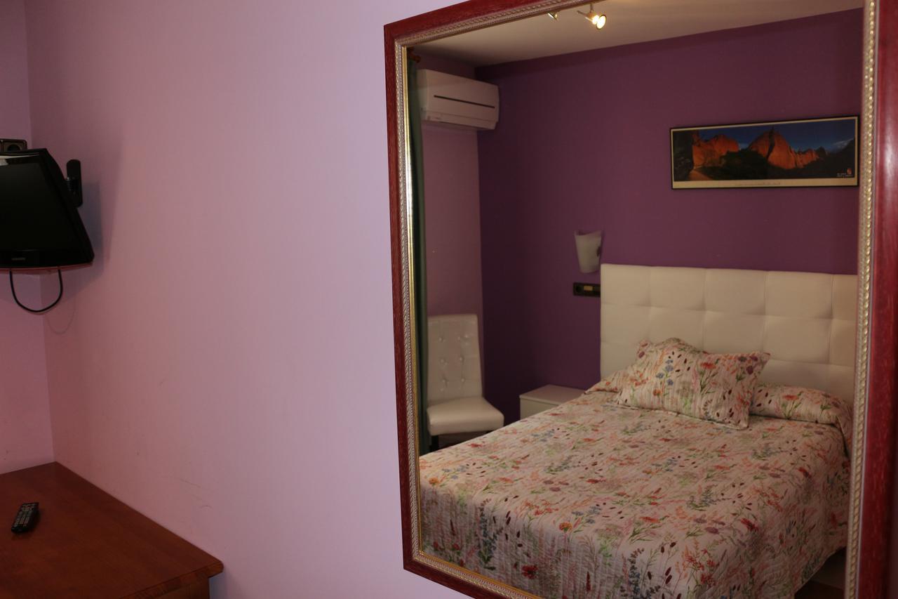 Hostal Don Jaime II Segovia Ngoại thất bức ảnh
