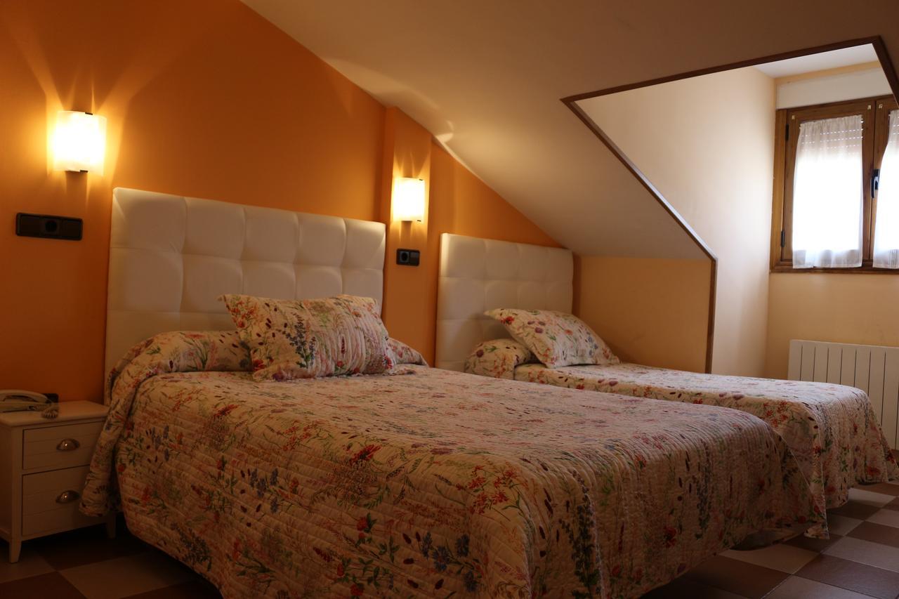 Hostal Don Jaime II Segovia Ngoại thất bức ảnh