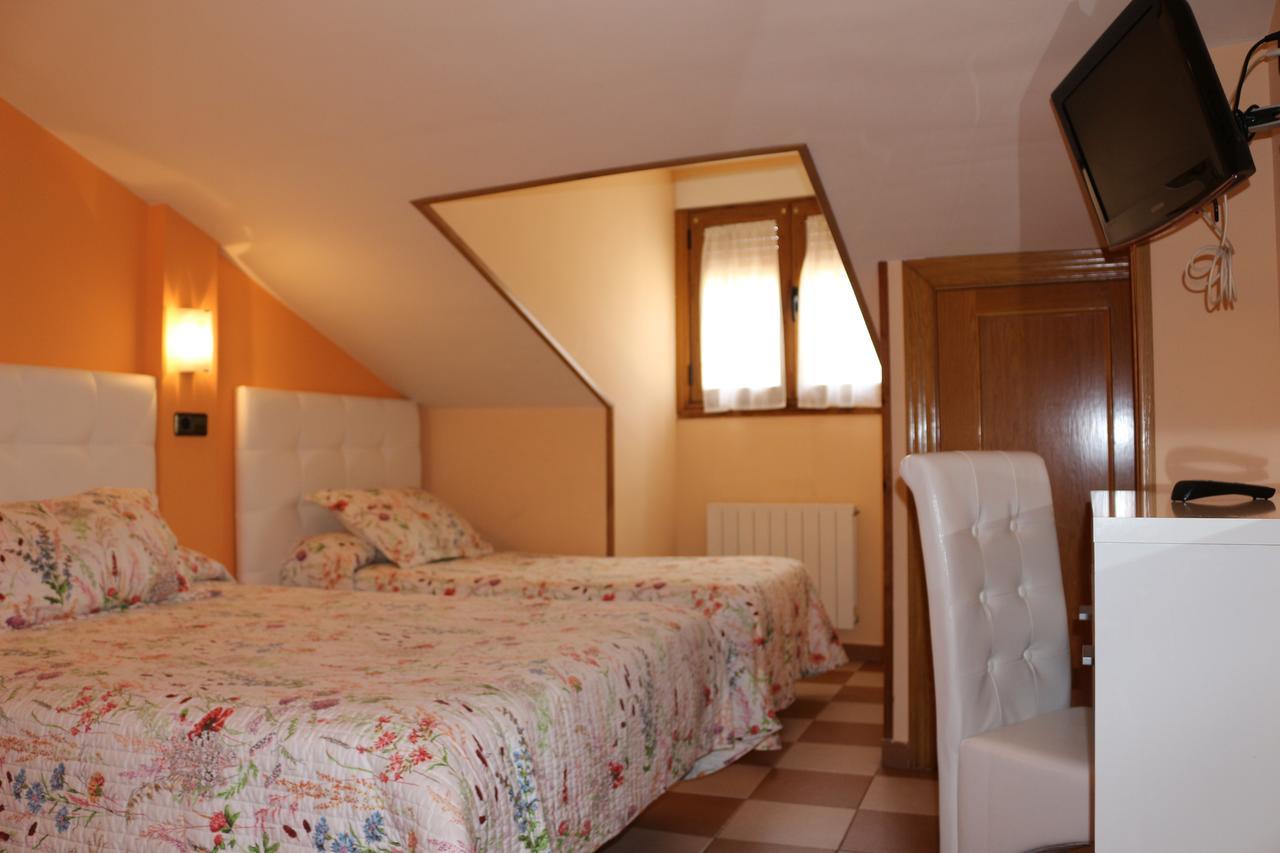 Hostal Don Jaime II Segovia Ngoại thất bức ảnh