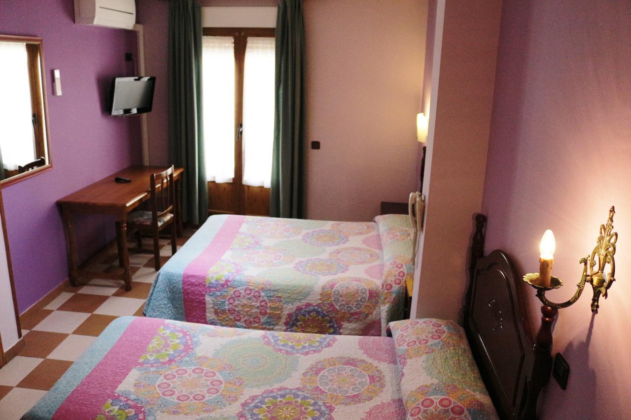 Hostal Don Jaime II Segovia Ngoại thất bức ảnh