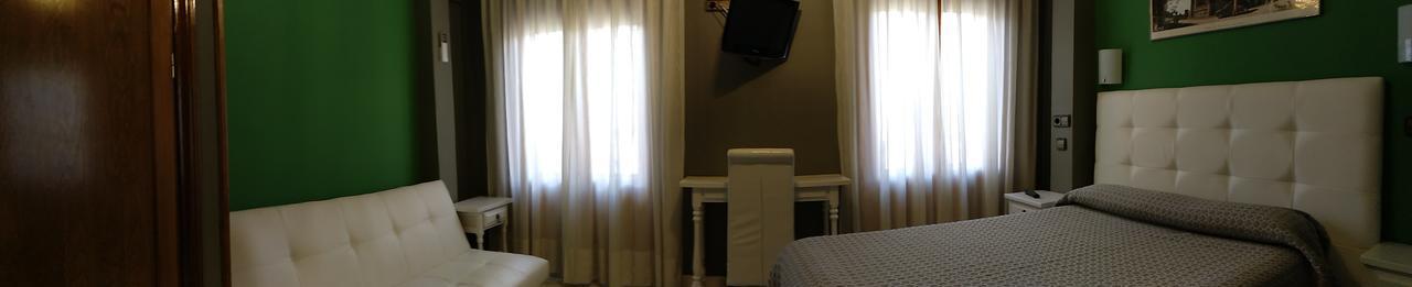 Hostal Don Jaime II Segovia Ngoại thất bức ảnh