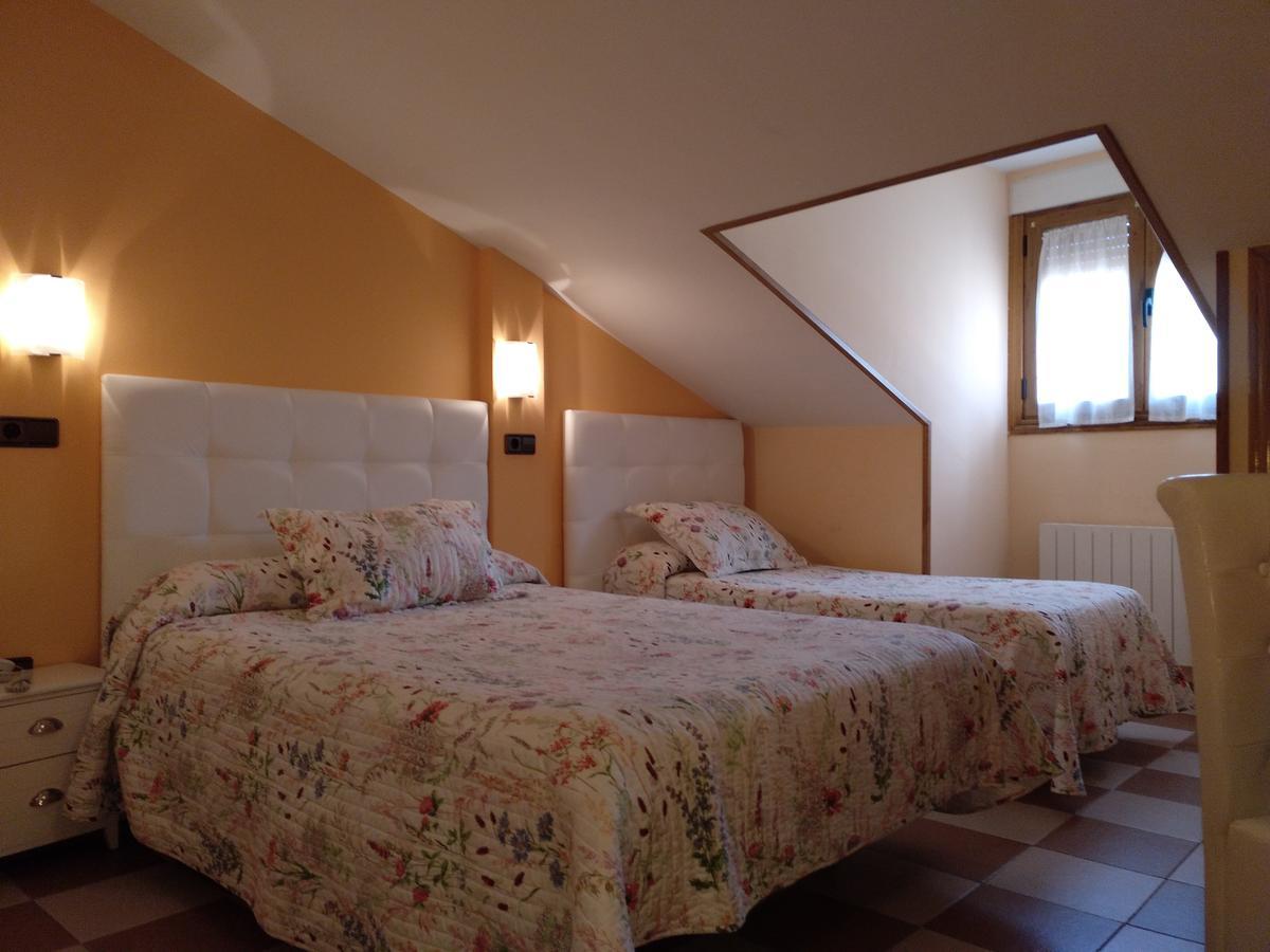 Hostal Don Jaime II Segovia Ngoại thất bức ảnh